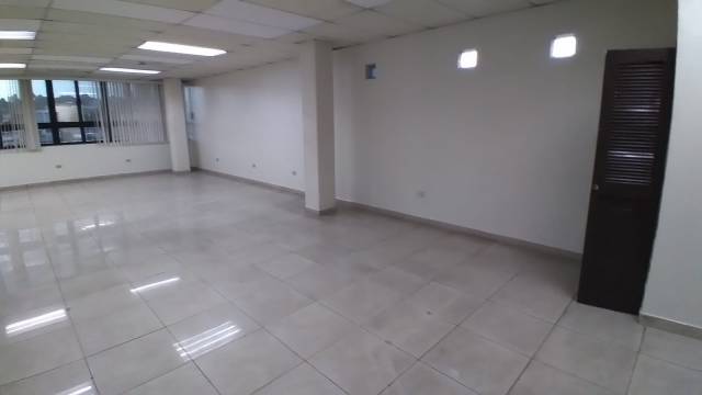 Renta Oficina Tabicada zona 9 - Miniatura 2