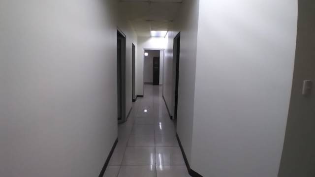 Renta Oficina Tabicada zona 9 - Miniatura 3