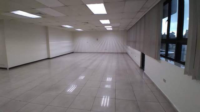 Renta Oficina Tabicada zona 9 - Miniatura 4