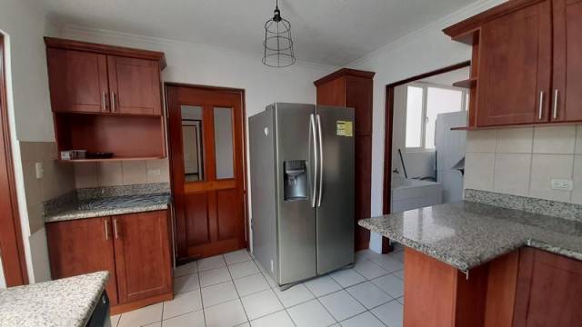 Apartamento en Renta en Zona 10 Jardín de Oakland - Image 4