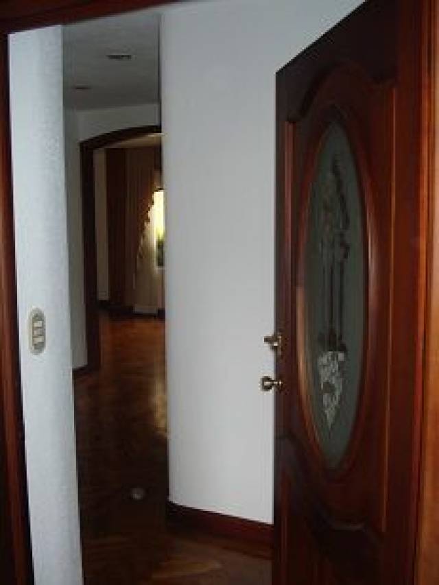 CITYMAX DIAMOND ALQUILA LINDO APARTAMENTO EN ZONA 10 - Image 1