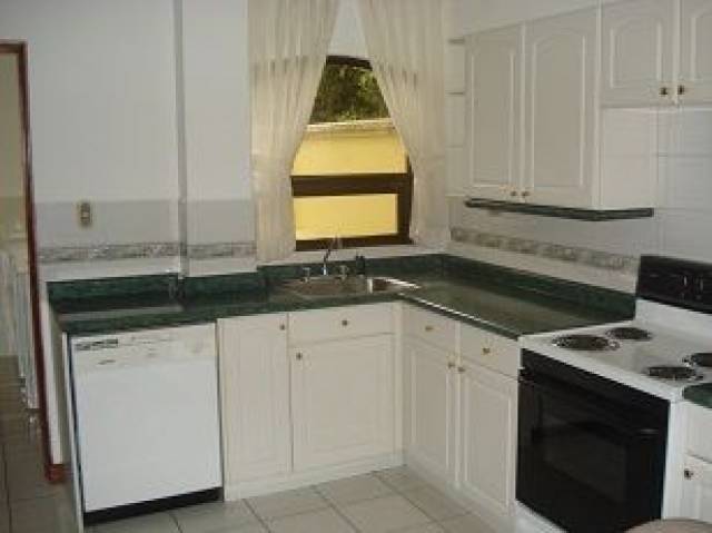 CITYMAX DIAMOND ALQUILA LINDO APARTAMENTO EN ZONA 10 - Image 3
