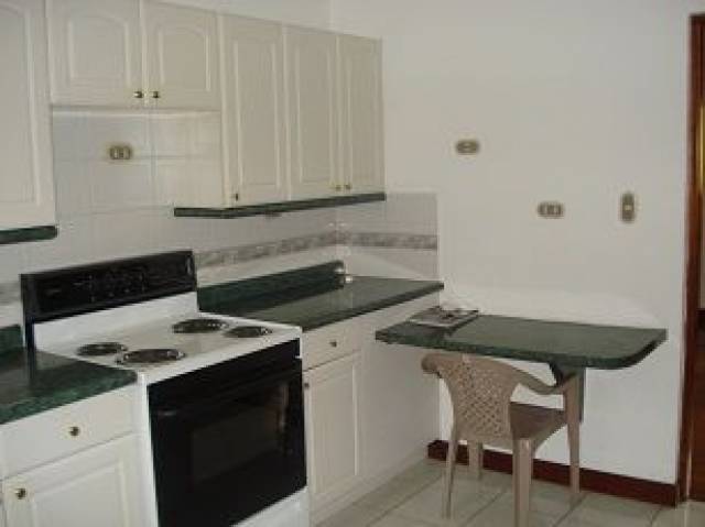 CITYMAX DIAMOND ALQUILA LINDO APARTAMENTO EN ZONA 10 - Image 4