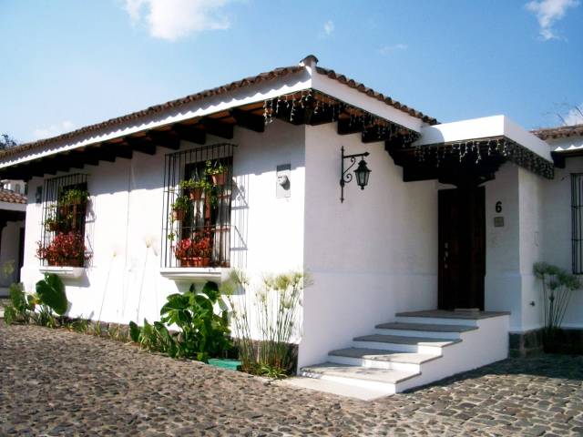 RENTO PRECIOSA CASA EN ANTIGUA GUATEMALA, AMUEBLADA - Image 1