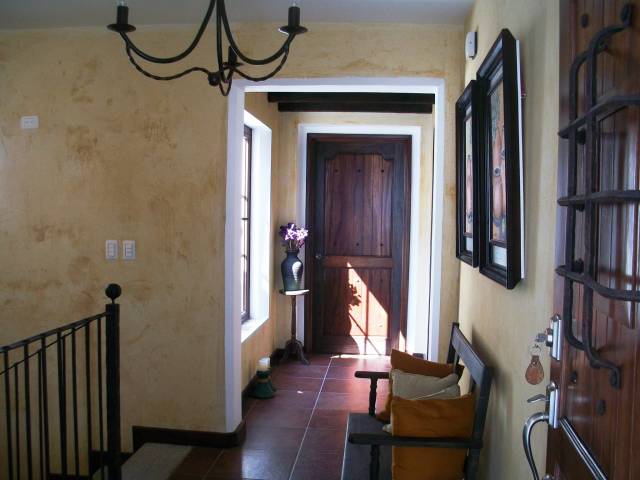 RENTO PRECIOSA CASA EN ANTIGUA GUATEMALA, AMUEBLADA - Image 2