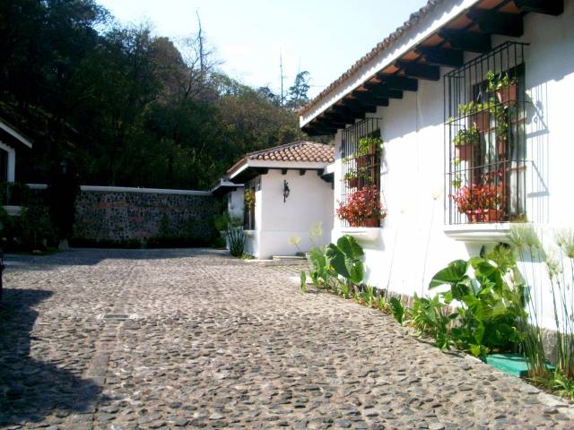 RENTO PRECIOSA CASA EN ANTIGUA GUATEMALA, AMUEBLADA - Miniatura 7