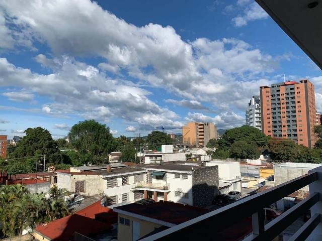 #AquiVivo | Rento / alquilo (+1) Apartamento Bresciani, Zona 10 - Image 1