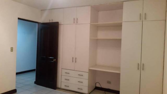 Alquiler de apartamento zona 10 - Image 3