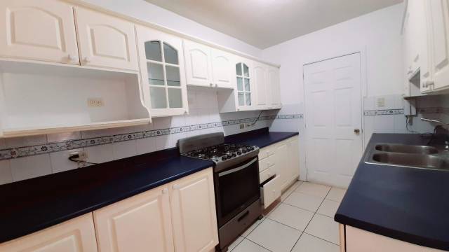 Apartamento en renta en zona 13 avenida hincapie - Image 5