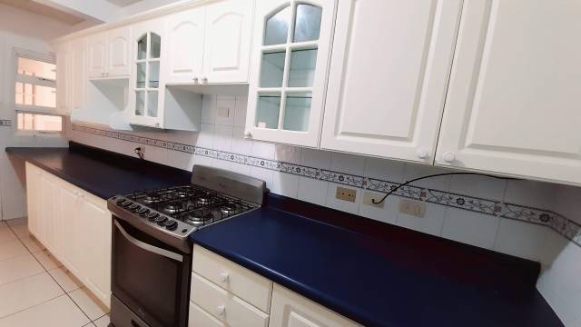 Apartamento en renta en zona 13 avenida hincapie - Miniatura 6