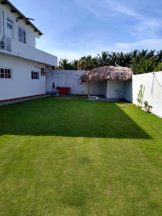 Bella casa en Monterrico - Image 1
