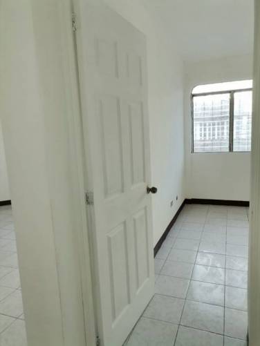 Se alquila apartamento en zona 5 - Image 1