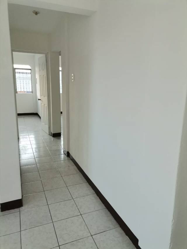 Se alquila apartamento en zona 5 - Miniatura 4
