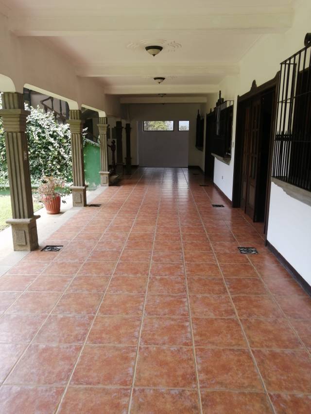 Rento Casa en San Bartolome Milpas Altas - Image 2