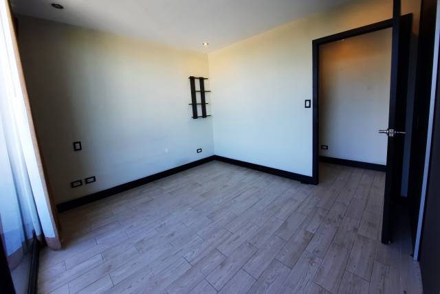 Alquilo Apartamento de 2 habitaciones en zona 15 - Miniatura 3