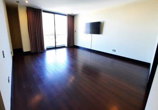 Alquilo Apartamento de 2 habitaciones en zona 15 - Miniatura 4