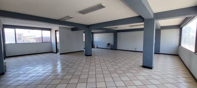 Oficina en renta en zona 11 Roosevelt - Image 2