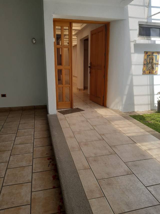 VENDO CASA EN ZONA 13 DE UN NIVEL ADENTRO DE.CONDOMINIO - Image 1