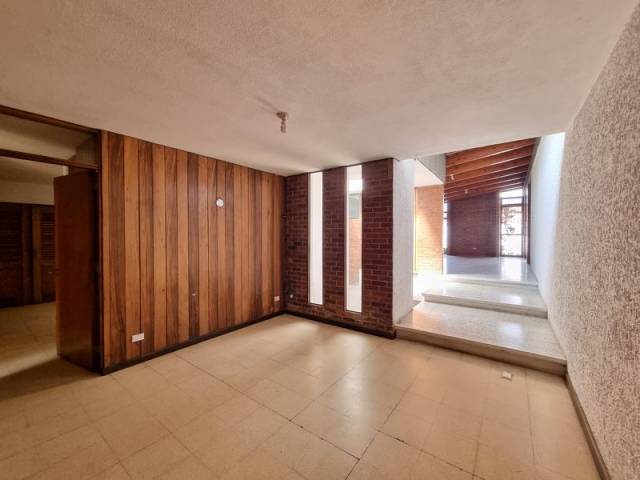 Propiedad para oficina, bodega o uso comercial - Image 2