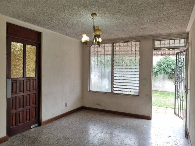 Casa en Venta Monte Maria III Zona 12 garita de control - Image 4
