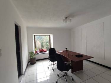 Oficina en Renta Zona 15 adentro de casa comercial - Image 1