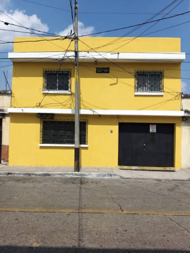 Casa grande en venta Barrio Moderno Zona 2 Guatemala - Image 1