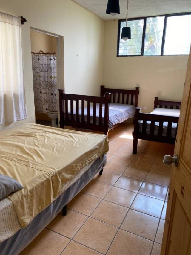 Casa Amueblada de Playa en Venta, Monterrico - Image 5