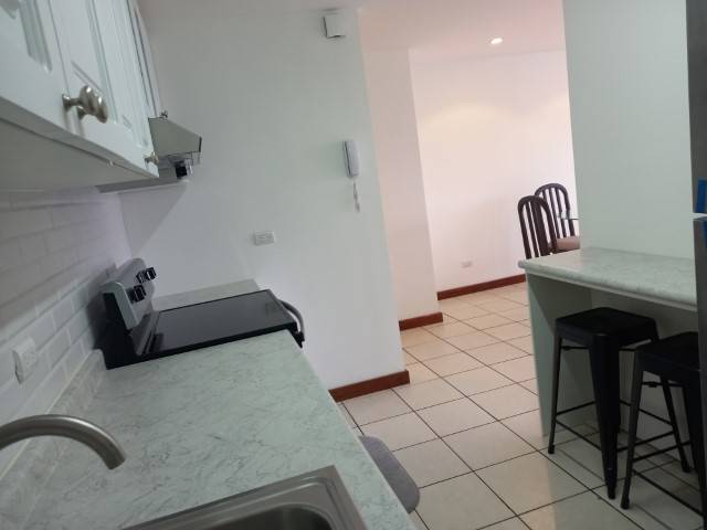 Loft amueblado en renta Santorini Europlaza Zona 14 - Image 3