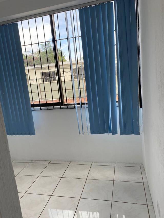 Casa en Venta en Zona 16, Guatemala - Image 2