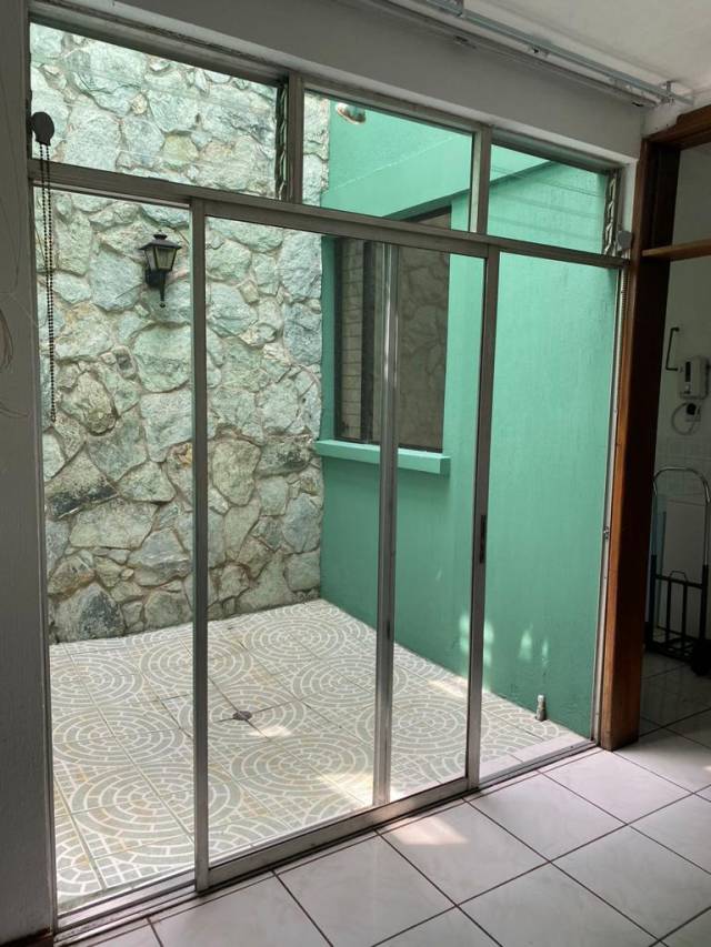 Casa en Venta en Zona 16, Guatemala - Image 3