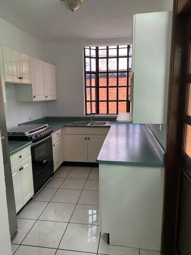 Casa en Venta en Zona 16, Guatemala - Image 5