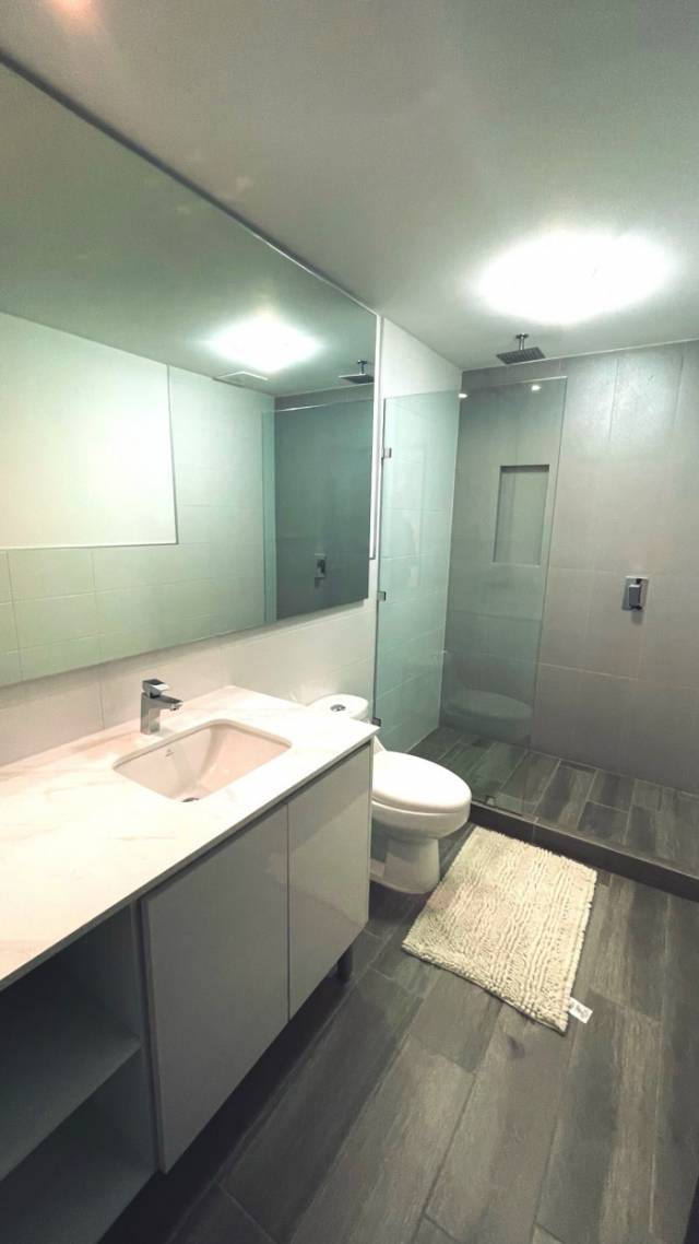 ¡HERMOSO APARTAMENTO EN ZONA 14, GUATEMALA! - Miniatura 6