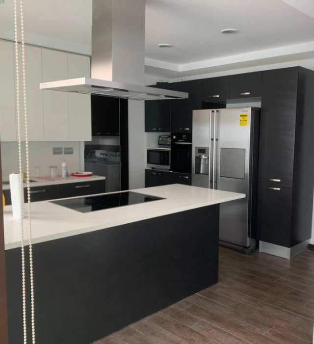 ¡HERMOSO APARTAMENTO EN RENTA, ZONA 10! - Image 1
