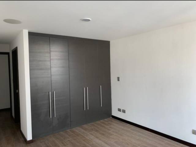 ¡HERMOSO APARTAMENTO EN RENTA, ZONA 10! - Image 5