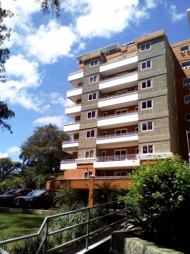 ¡APARTAMENTO EN VENTA EN ZONA 7! - Image 2