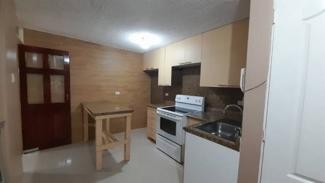 Apartamento en Renta Zona 10 Ciudad, con 2 balcones - Image 3