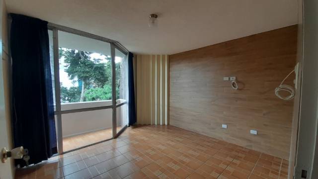 Apartamento en Renta Zona 10 Ciudad, con 2 balcones - Image 5