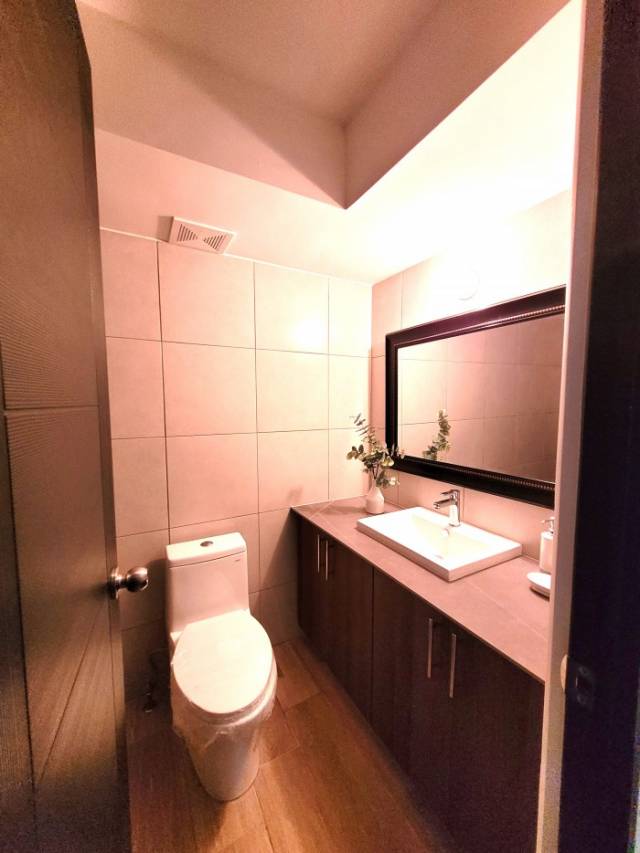 ¡APARTAMENTO EXPCLUSIVO EN VENTA, CAES! - Image 5