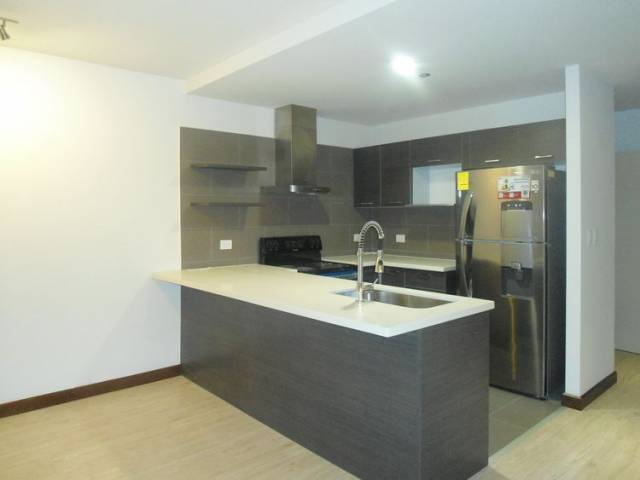 Apartamento en Renta Zona 10 Edificio Veinti4 - Image 3