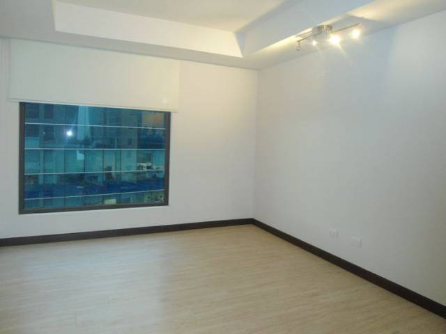 Apartamento en Renta Zona 10 Edificio Veinti4 - Image 5