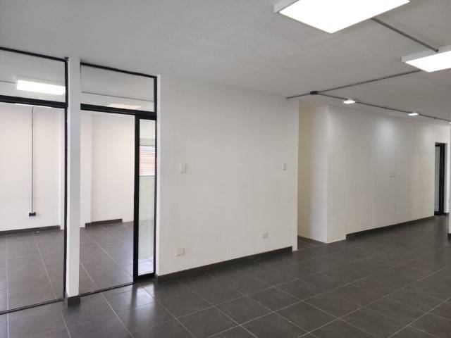 Oficina en Alquiler sobre 7a. Avenida Zona 4 Guatemala - Image 3