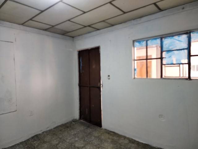 Casa en Venta para Oficinas o Comercio en Zona 12 - Image 4