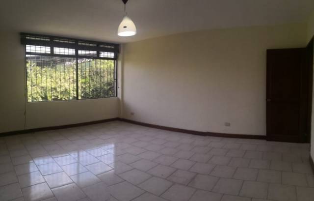 SE RENTA CASA EN ZONA 13 - Image 3