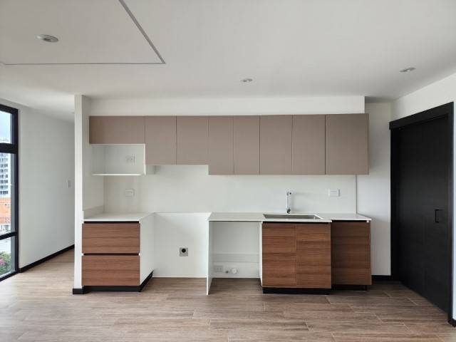 Apartamento en Renta Zona 10 Edificio IQ10 - Image 2