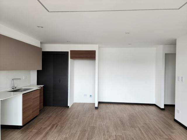Apartamento en Renta Zona 10 Edificio IQ10 - Image 4