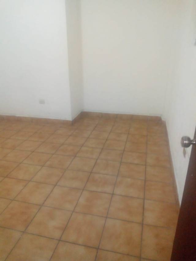 Se vende inmueble en zona 1 ideal para inversionistas - Image 2