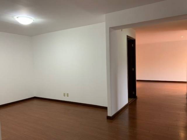 SE RENTA APARTAMENTO CON MANTENIMIENTO INCLUIDO EN ZONA 14 - Image 5