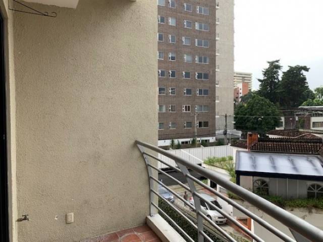 SE RENTA APARTAMENTO CON MANTENIMIENTO INCLUIDO EN ZONA 14 - Miniatura 6