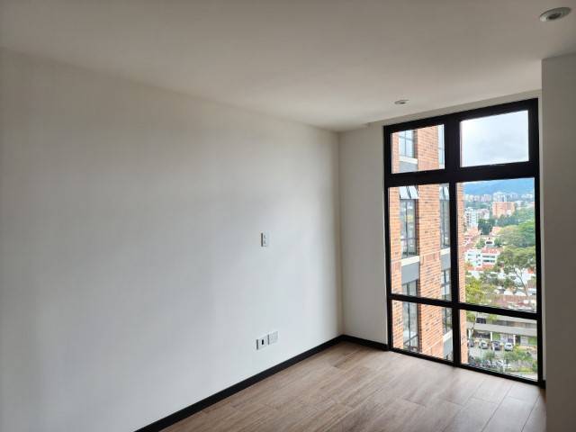 Apartamento en Renta Zona 10 Edificio IQ10 - Image 3