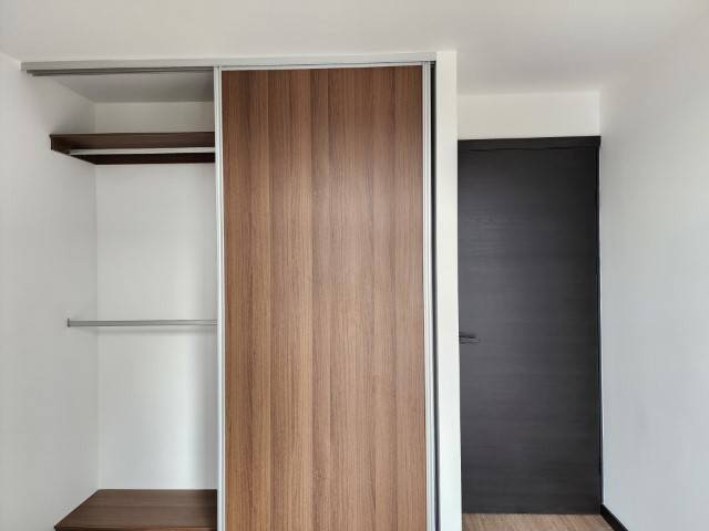 Apartamento en Renta Zona 10 Edificio IQ10 - Image 5